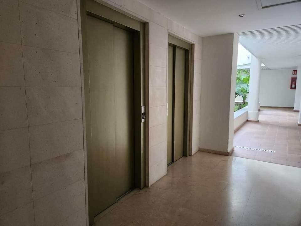 Apartment Beachfront Accommodation Estepona Buitenkant foto