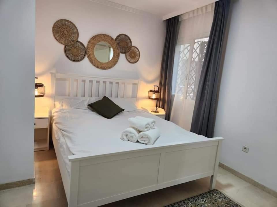 Apartment Beachfront Accommodation Estepona Buitenkant foto