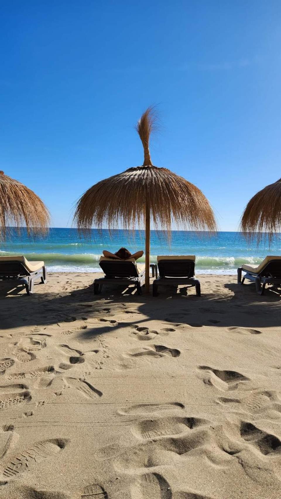 Apartment Beachfront Accommodation Estepona Buitenkant foto