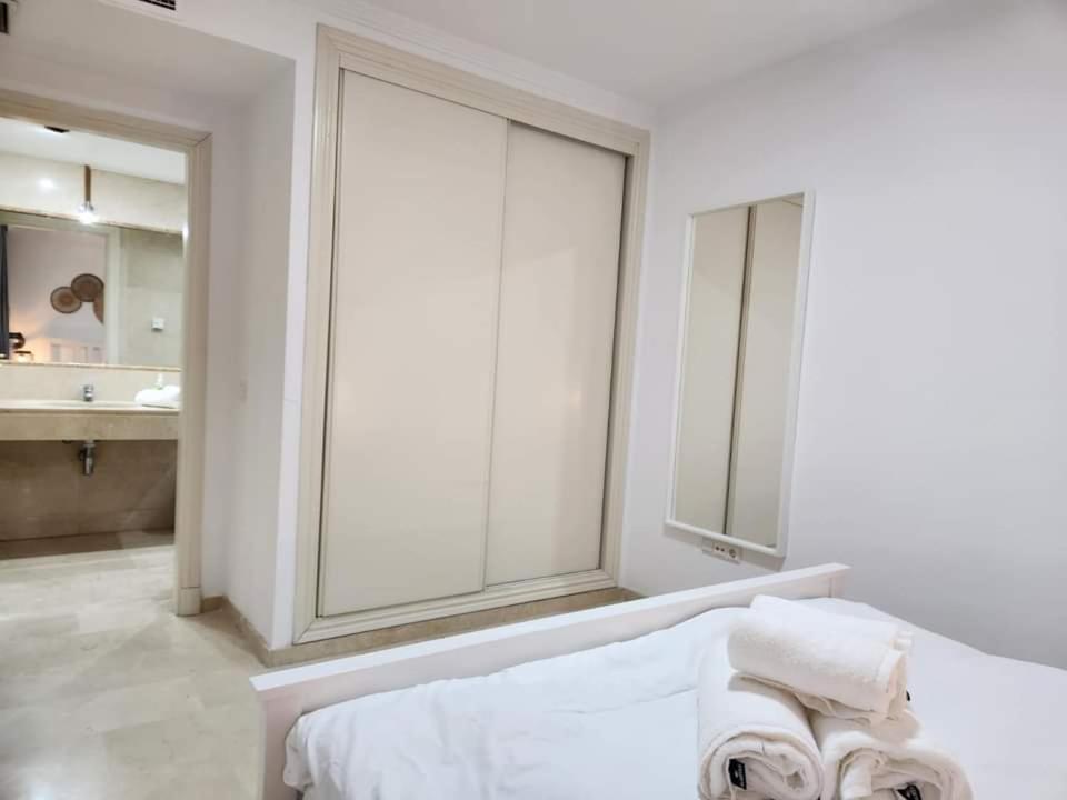 Apartment Beachfront Accommodation Estepona Buitenkant foto
