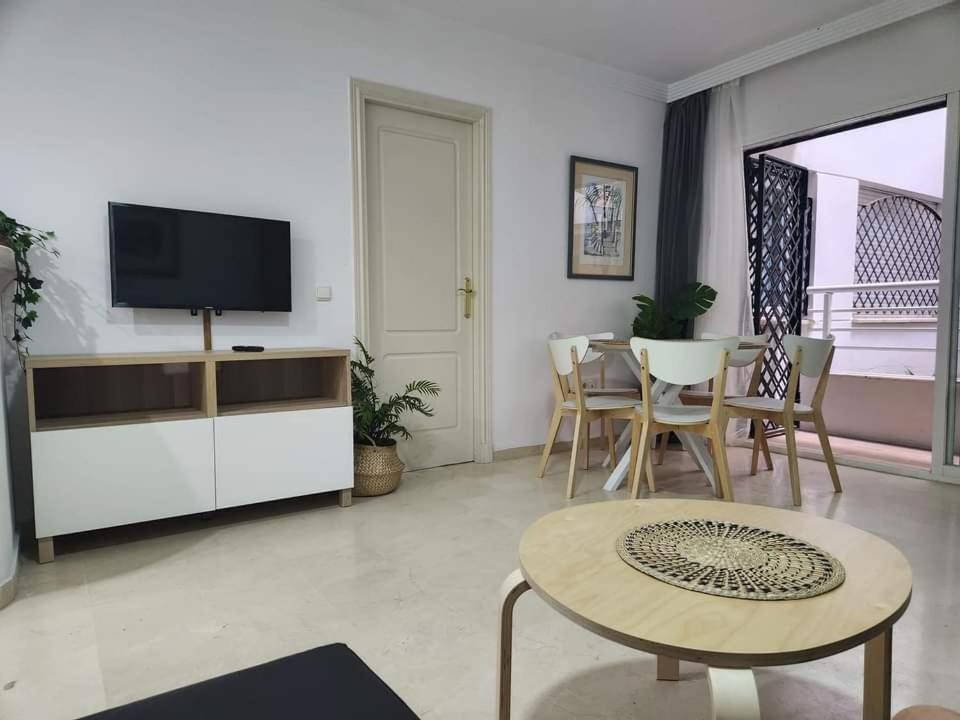 Apartment Beachfront Accommodation Estepona Buitenkant foto